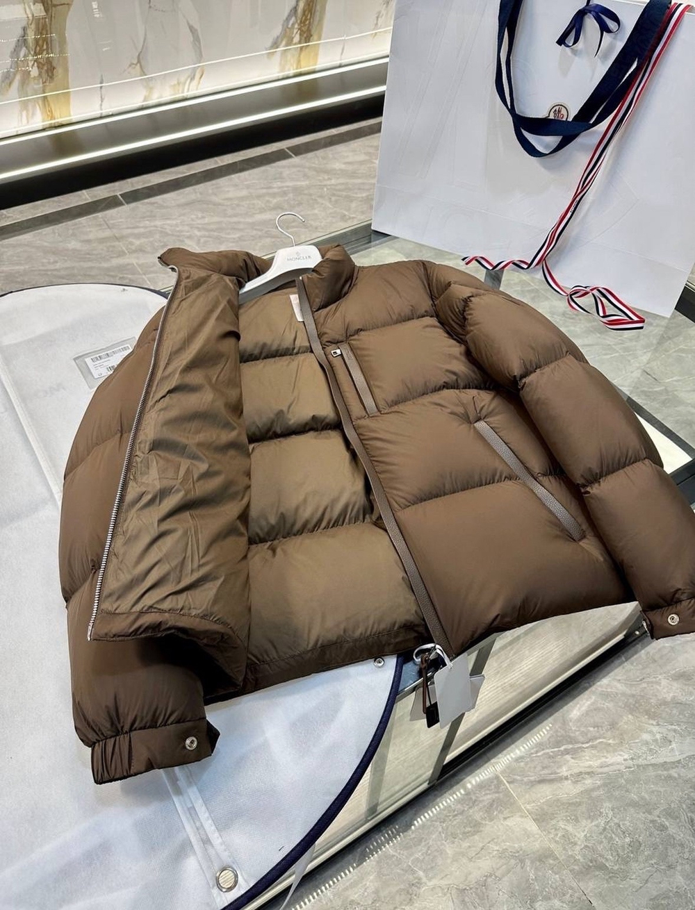 Пуховик Moncler