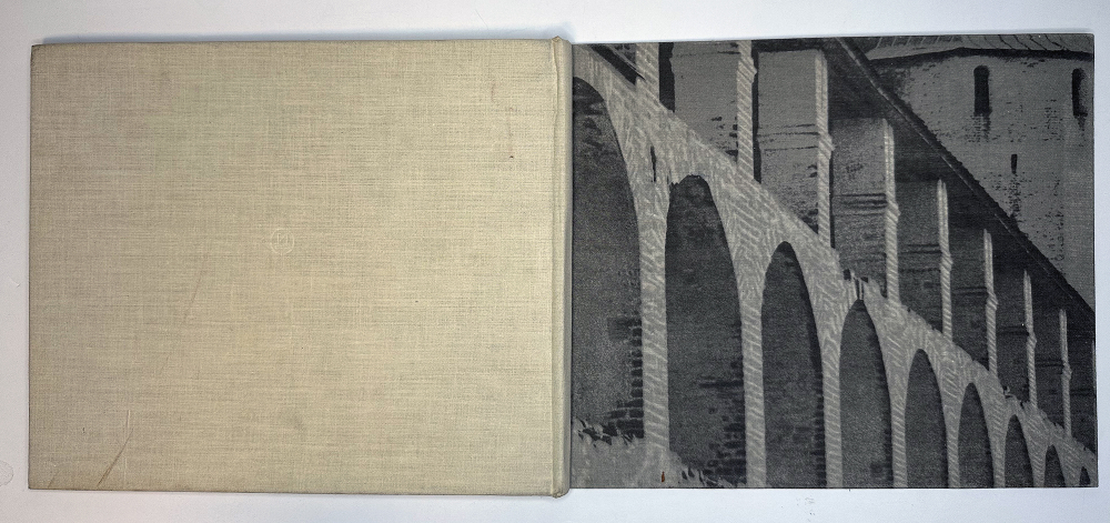 Памятники  древнерусского  зодчества Кирилло-Белозерский монастырь.  М.В. Дмитриенко, альбом 1969г.