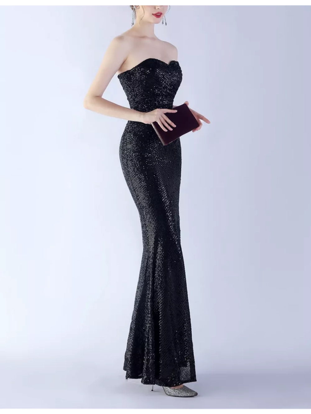 Платье макси блестящее с разрезом