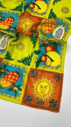 Платок Солнце и фрукты Versace