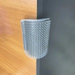 Щетка для вычесывания шерсти угловая «Счастливый хвост!», цвет серый, 12,4*8см (коробка)