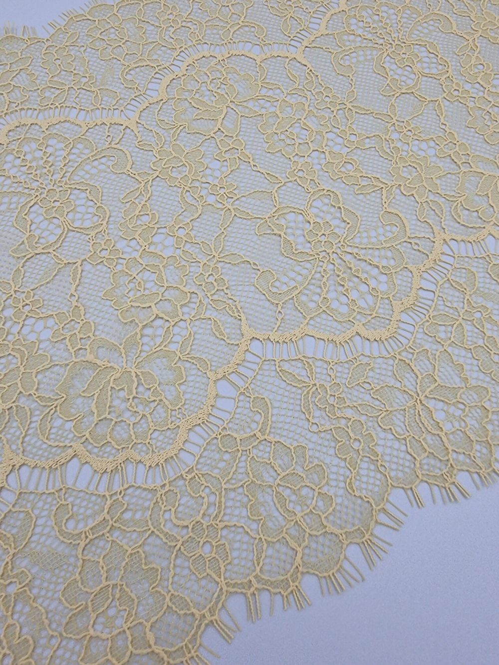 Кружево шантильи светло-желтое К768