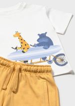 футболка с шортами