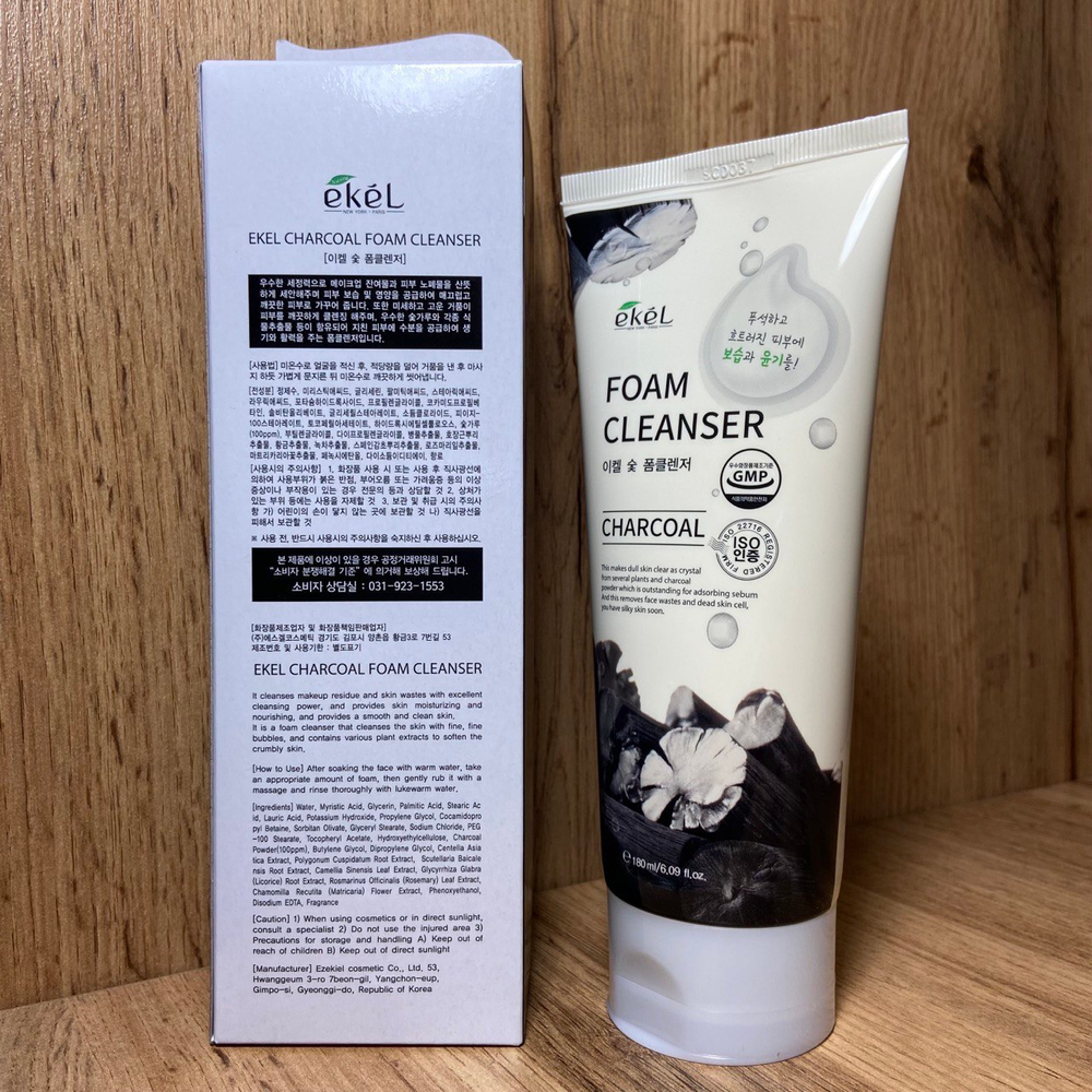 Пенка для умывания Ekel Foam Cleanser Charcoal с экстрактом угля 180 мл