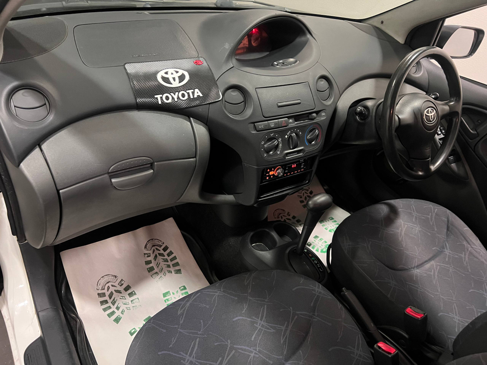 Toyota Vitz, 2004 год