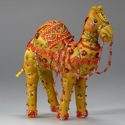 Бисерная ёлочная игрушка Верблюд