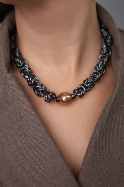 Колье Византия графит с карамельной плоской жемчужиной