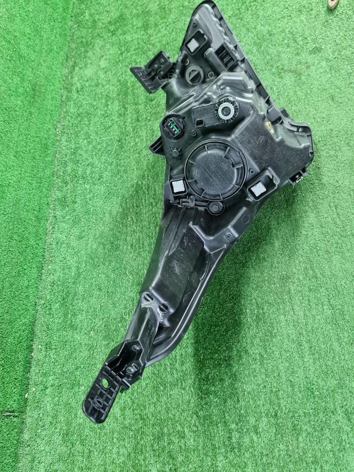 Фара левая Kia Rio 4 (2020-н.в.) галоген