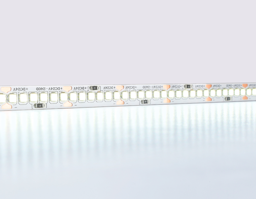 Светодиодная лента GS3303 2835 240Led/ 18W m/ 24V IP20 6500K/ 5000*10*1.2mm/ кратность резки 25mm (2 конт.)