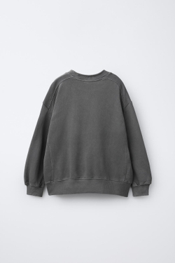 ZARA ТОЛСТОВКА GARMENT DYE С НАШИВКОЙ, АНТРАЦИТОВО-СЕРЫЙ