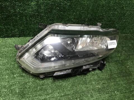 Битая Фара левая Nissan X-Trail t32 13-19 галоген