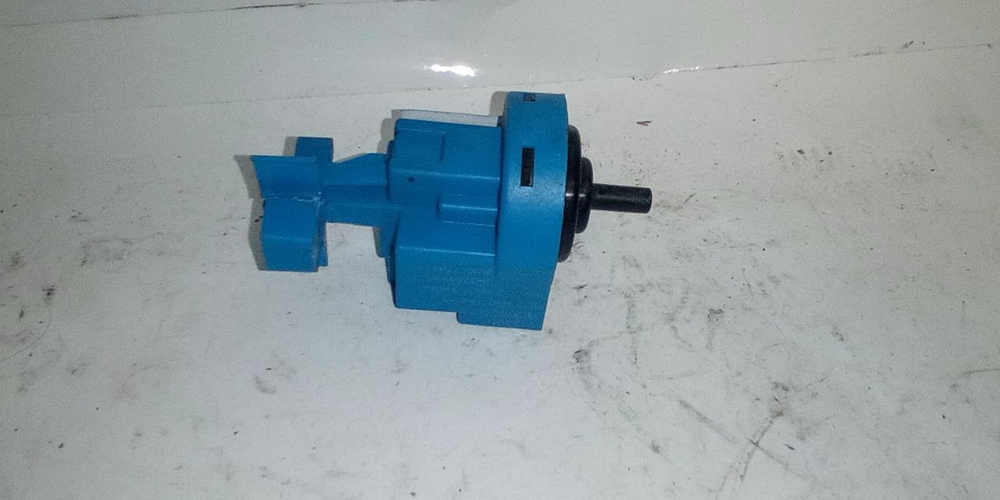 4 Датчик уровня воды (прессостат) для стиральных машин Haier V13305 0024000399A б/у