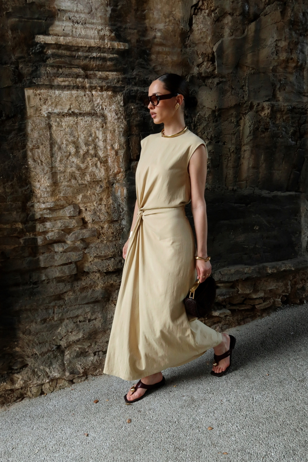 Платье с узлом