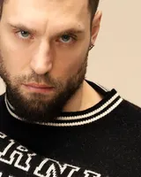 Черный свитер 