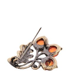 AM-2327 Брошь «Желуди трио» (латунь, янтарь)