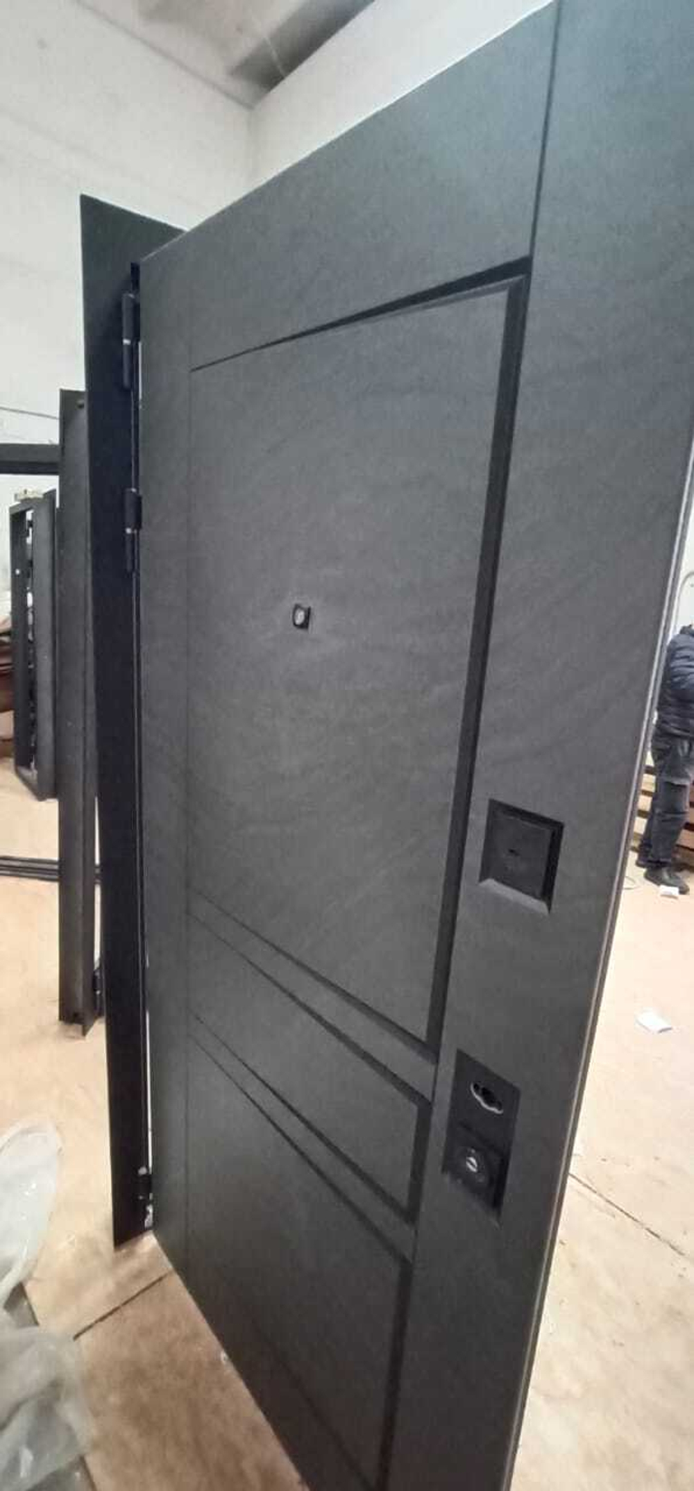 Дверь Входная Бункер BN-04 02 Сандал белый, стекло черное