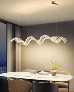 Эффектная подвесная люстра в форме волны