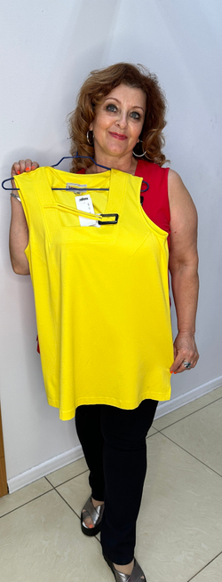 Красный топ-майка из вискозы с пряжкой