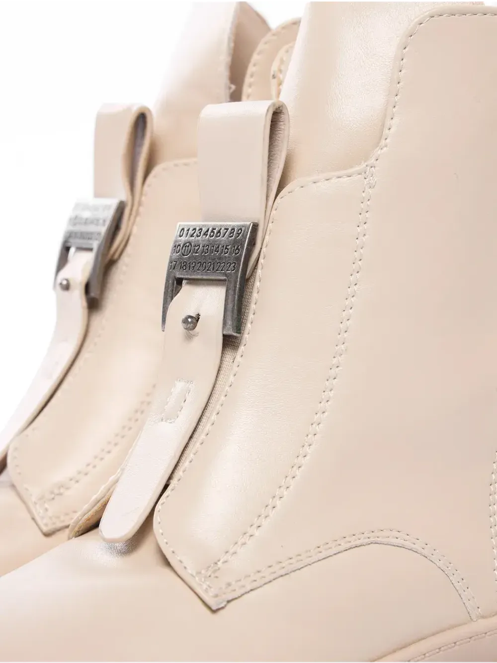 Зимние ботинки на высокой платформе