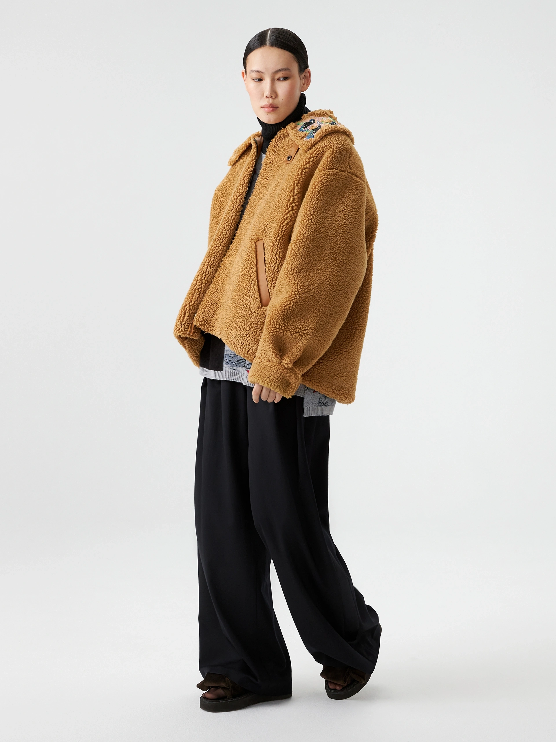 Куртка из искусственного меха с вышивкой OLA OLA