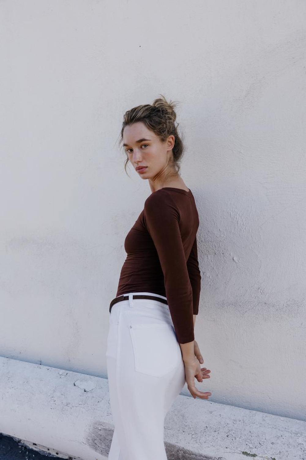 ZARA ФУТБОЛКА С ВЫРЕЗОМ «ЛОДОЧКА», БУРГУНДИ