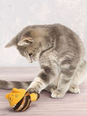 Игрушка для кошек KONG Кот-клубок, с мятой, цвета в ассортименте
