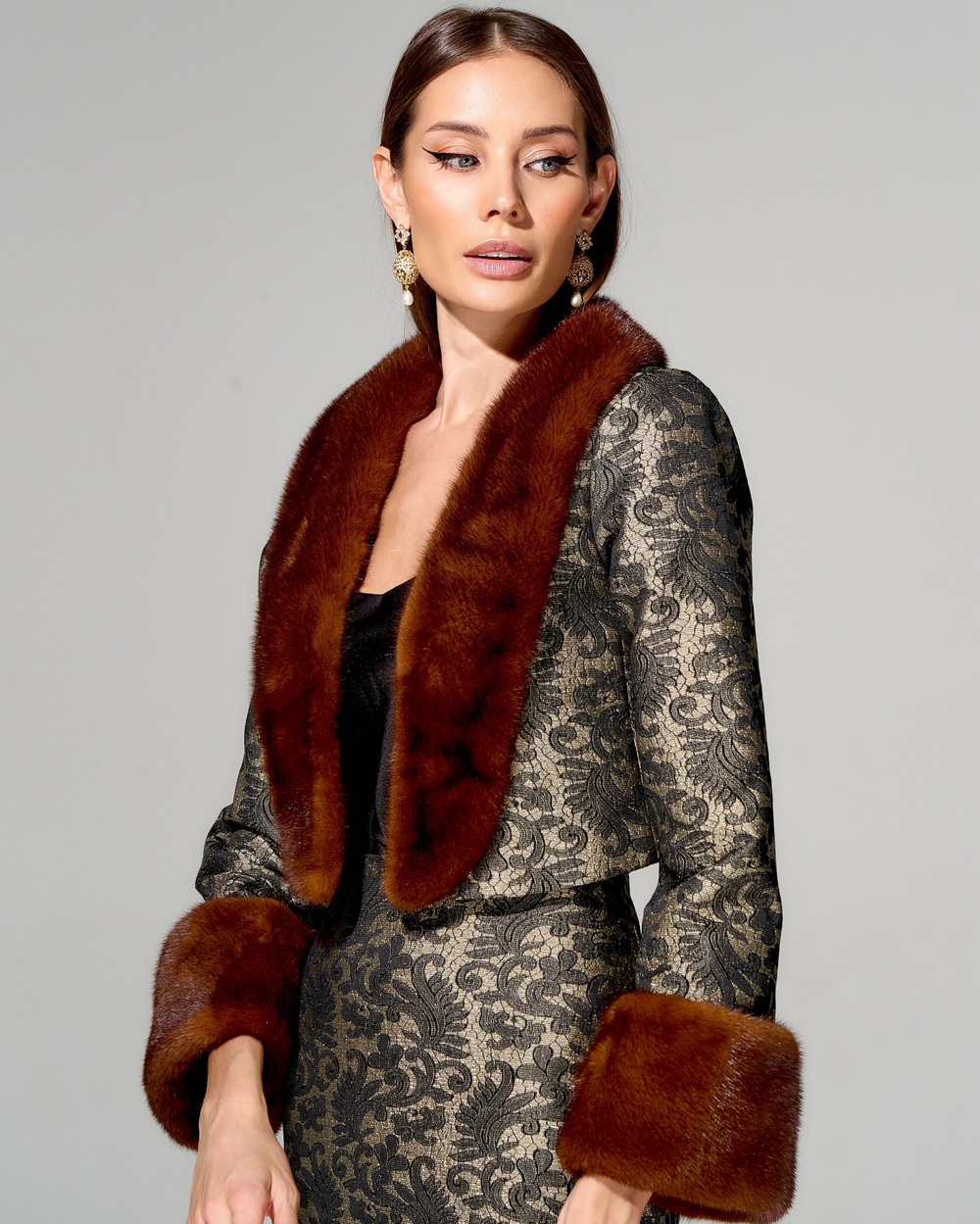 Укороченный жакет "Елизавета" из премиального жаккарда с меховой отделкой