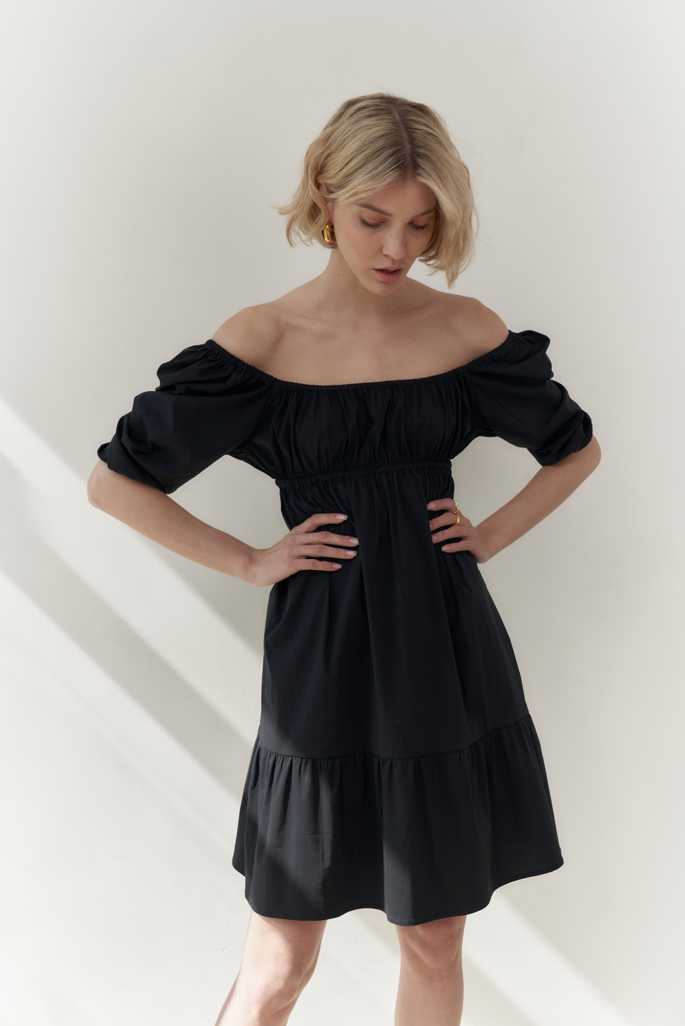 Платье мини с рукавом фонарик