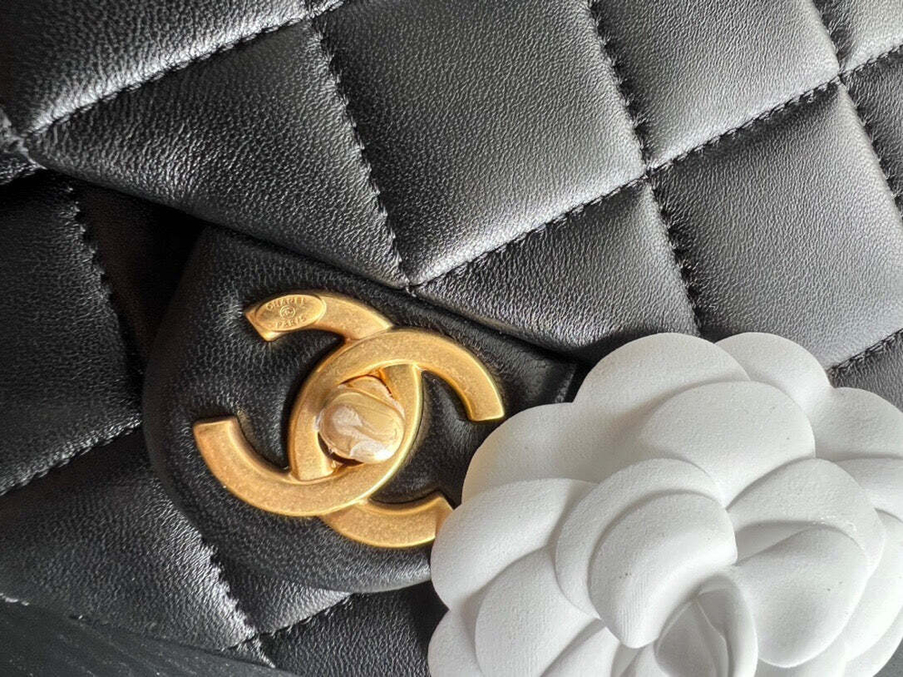 Chanel Flap 18 cm
