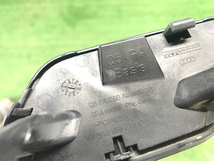 Крышка форсунки правая Audi Q5 1 8R (2012-2017)