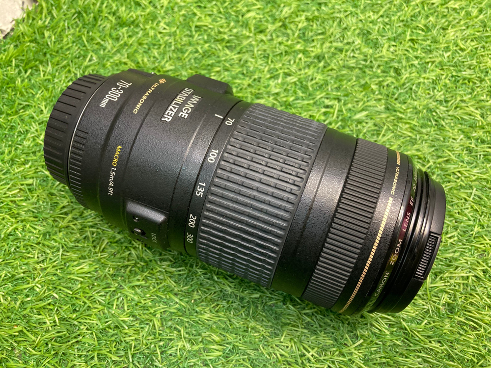 Canon EF 70-300mm 4-5.6 IS USM