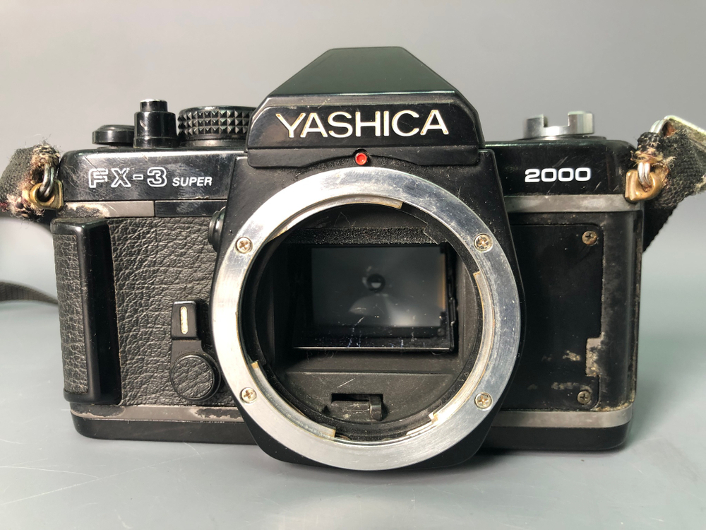 Yashica FX-3 Super + Yashica 50mm 1.9, присутствует плесень.