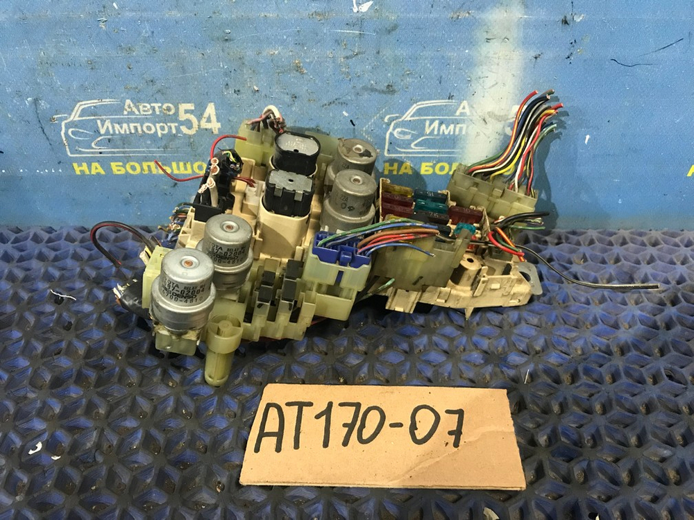 Блок предохранителей салонный TOYOTA CORONA 1991