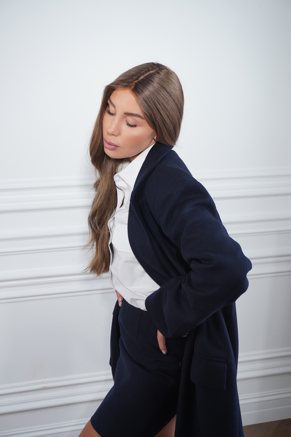 Пальто-пиджак с юбкой в темно-синем цвете