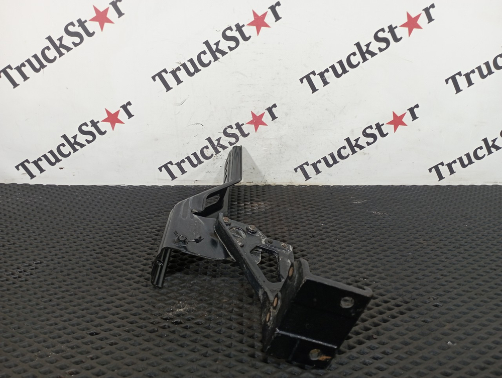 Кронштейн корпуса подножек правого