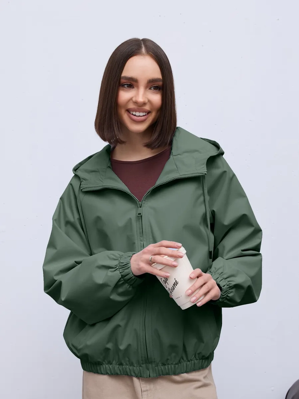 Ветровка с капюшоном