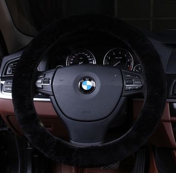 Оплетка на руль на резинке из натурального меха, (диаметр руля 37-39 см)