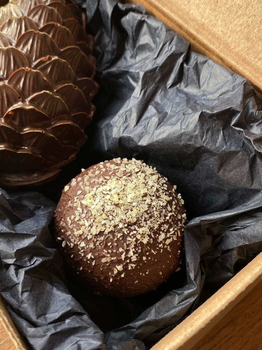 Набор шоколадных фигурок с какао и маршмеллоу, с можжевельником и розмарином