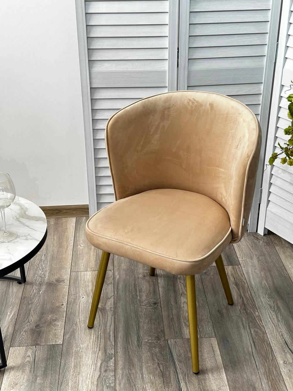 Стул М-City DISAUR Моне Zizi 605 Латте, Велюр, Золотой каркас