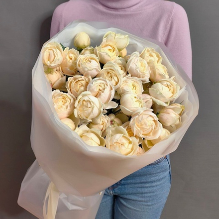 Букет из 9 кустовых пионовидных роз "Julieta Honey"