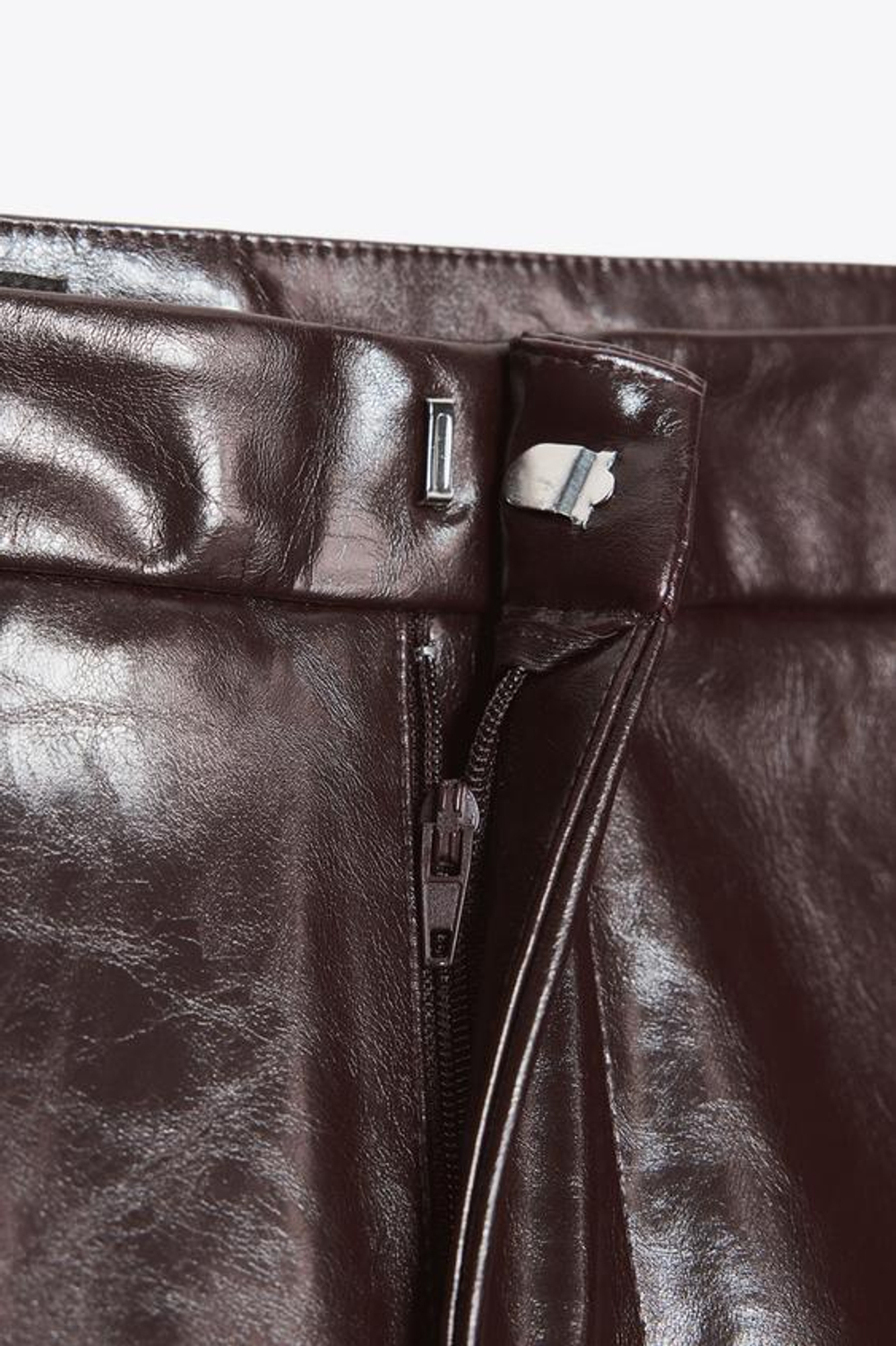 ZARА ШОРТЫ ИЗ ИСКУССТВЕННОЙ КОЖИ, ТЕМНО-БОРДОВЫЙ