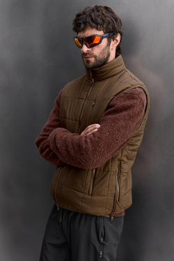 ZARA ТЕХНИЧЕСКИЙ СТЕГАНЫЙ ЖИЛЕТ, КОРИЧНЕВЫЙ