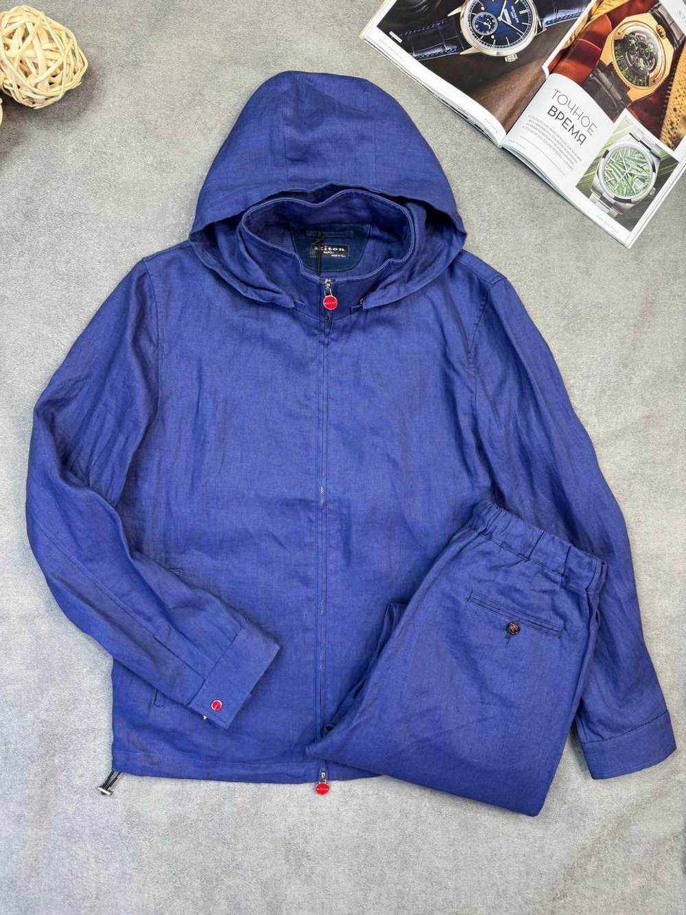 Костюм льняной Kiton
