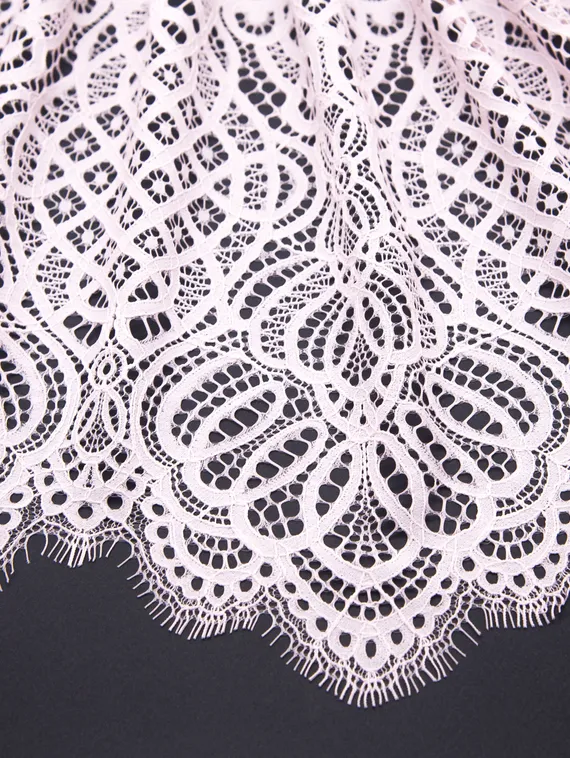 01-58 Кружево шантильи 25 см, пудра