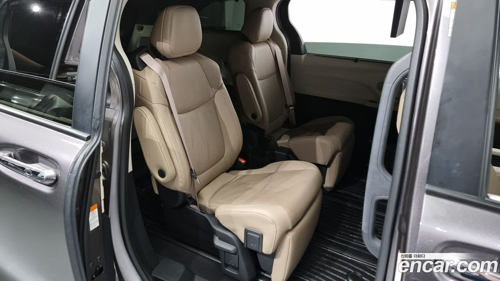 Toyota Sienna 4 Generation 2.5 Hybrid 2WD (08.2023)
