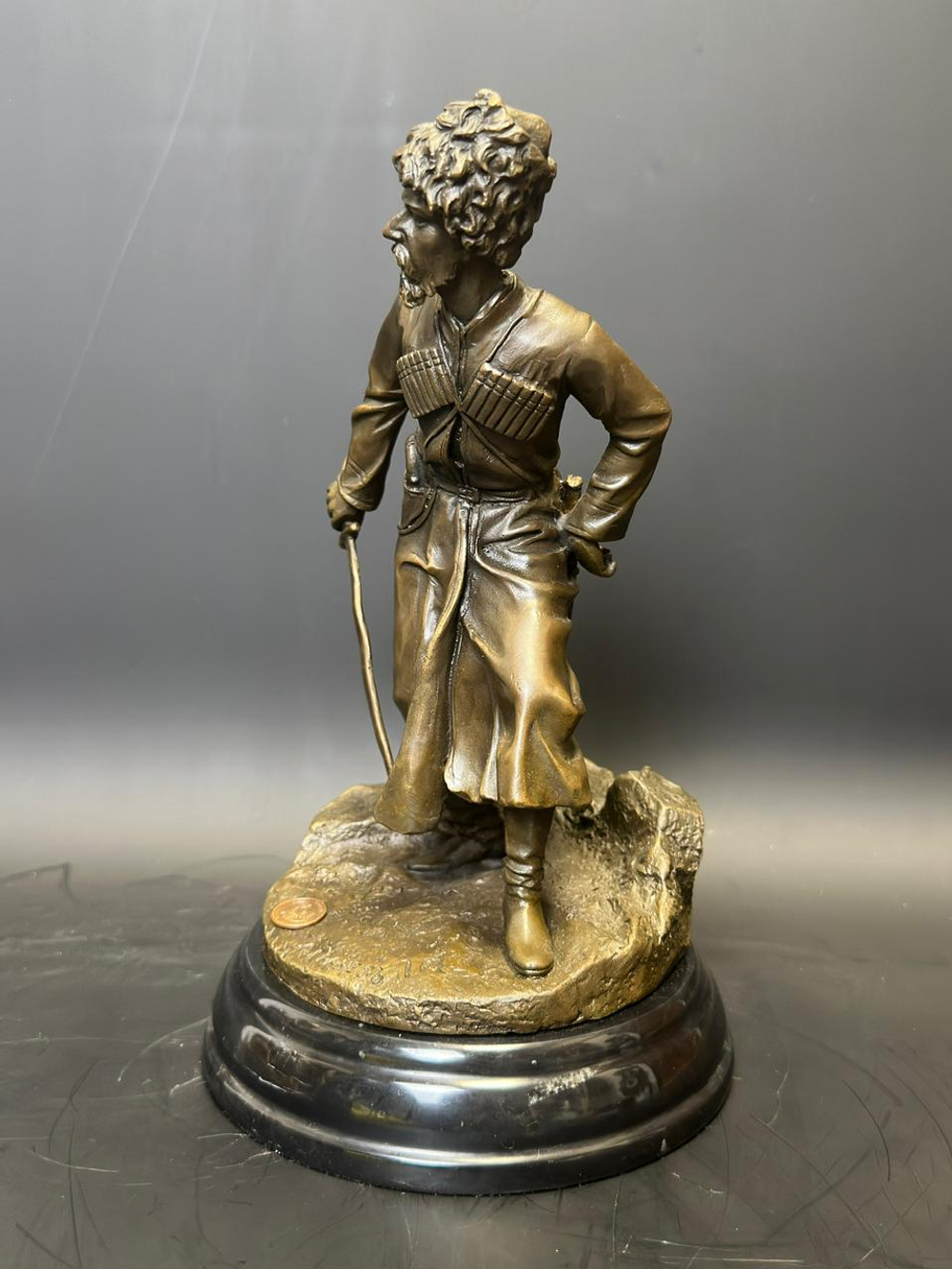 Бронзовая скульптура «Черкес, заметивший врага»