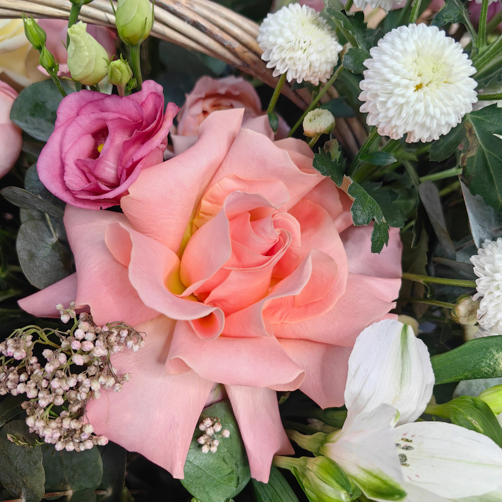 Авторская ароматная корзина с французскими розами