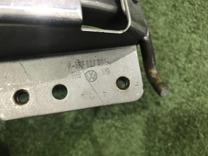 Петля крышки багажника правая VW Polo Sedan (2010-2020)