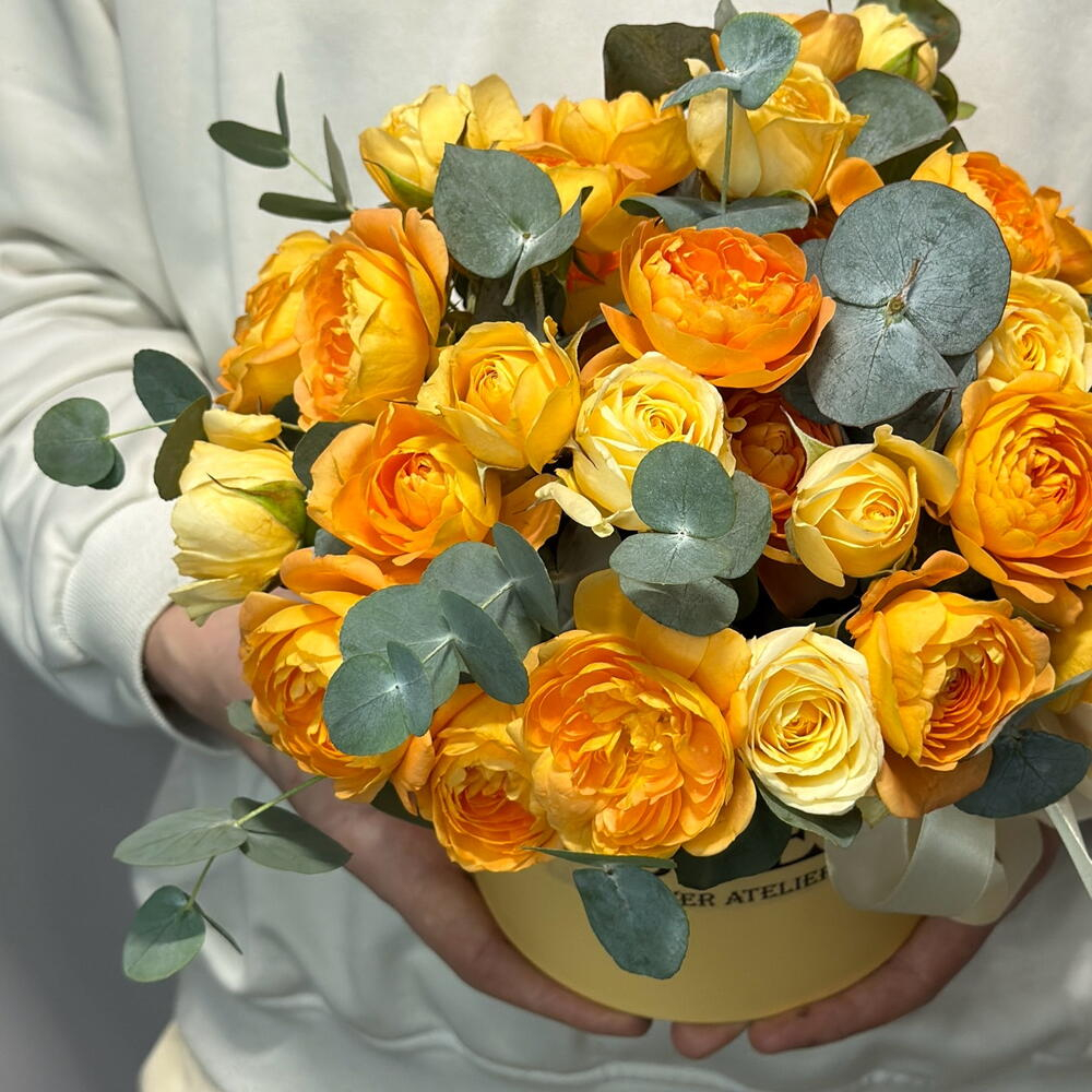 «Заводной апельсин» Цветы в коробке с пионовидной кустовой розой Джуси баблс