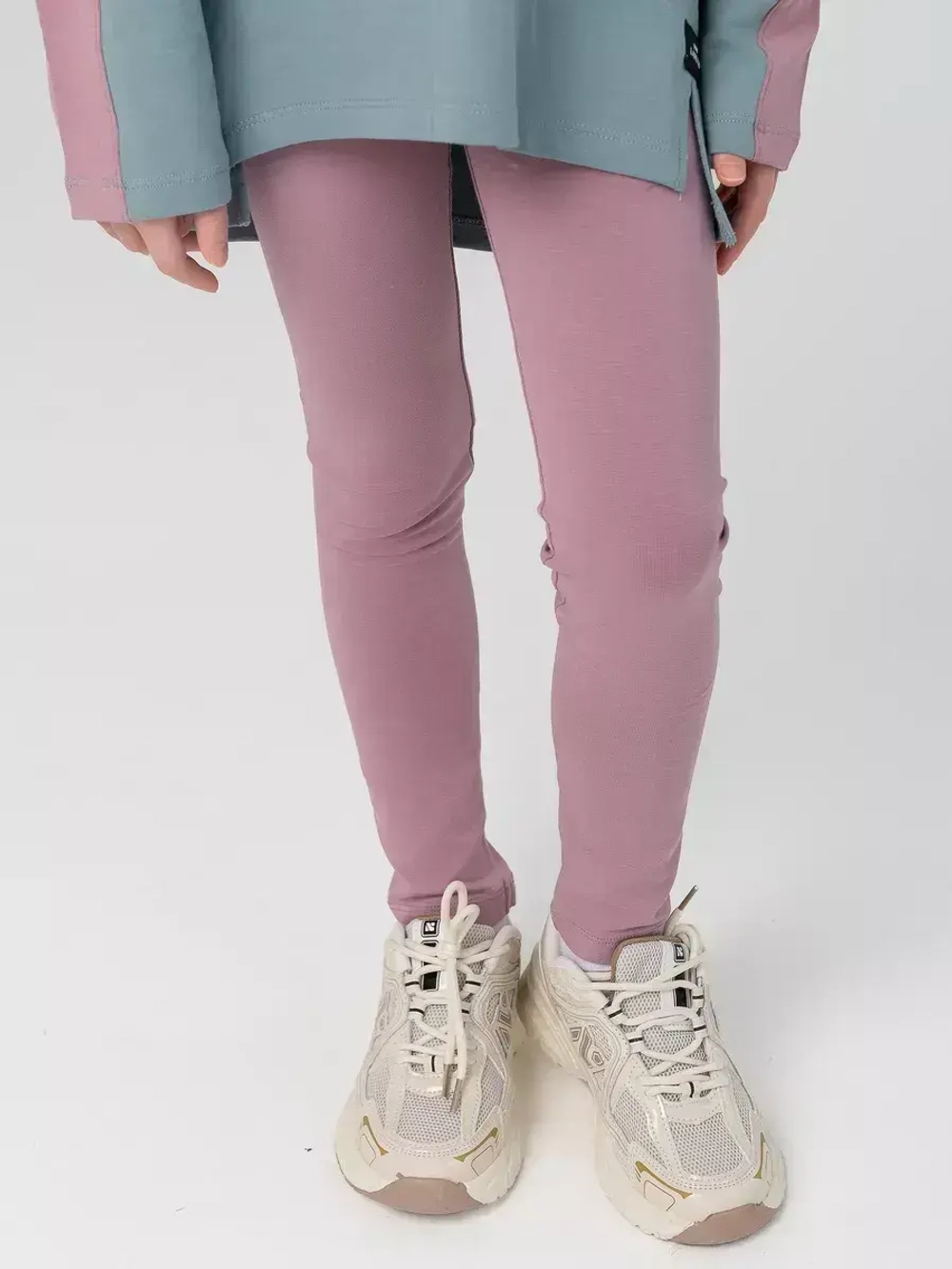 Спортивный костюм для девочки на весну с леггинсами